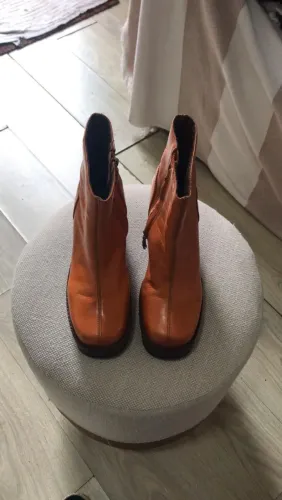 Bota Schtuz em legítimo couro tam 37 excelente estado e qualidade 