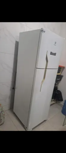 Vendo geladeira semi nova