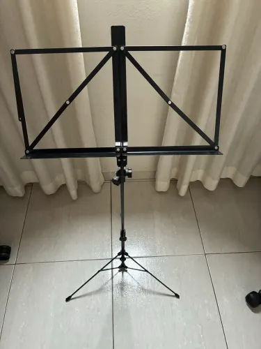 Tripé para partitura 