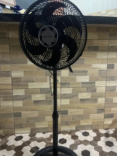 Ventilador Ventisol de coluna turbo 6 pás 30cm preto