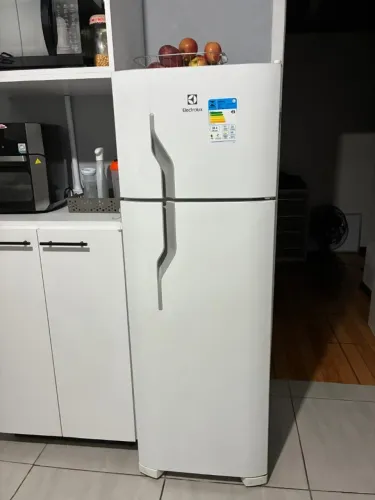 Geladeira Eletrolux 260 L