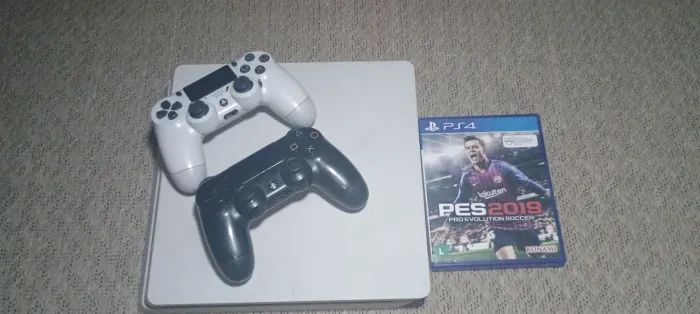 PS4 Slim 512GB + Volante K-Whel pra console e PC + Cooler com base de carregamento 
