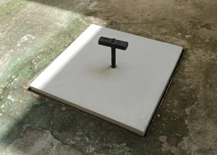 Tampa de Concreto armado reforçada 40x40cm