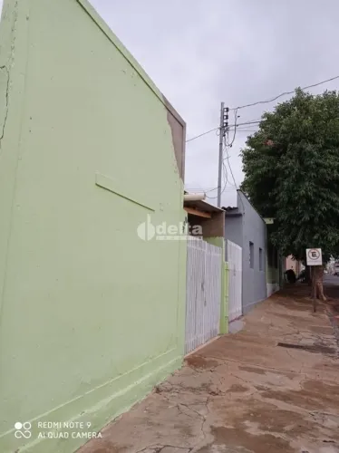 Casa Comercial com 1 quarto disponível para venda no bairro Martins em Uberlândia-Mg