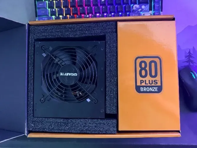 Fonte Gigabyte 700W 80 Plus Bronze Semi-Modular (B700H)