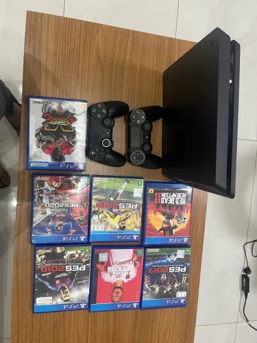 Vendo PS4 com Jogos e 2 Controles
