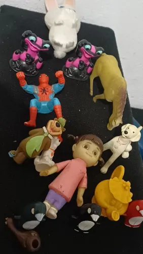Lote Brinquedos Antigos Miniaturas Pinguim Boneco Boo Homem Aranha Em Otimo Estado !