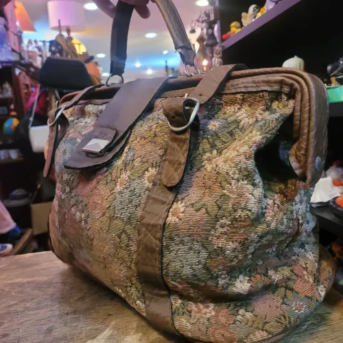 Bolsa / Mala de mão. 