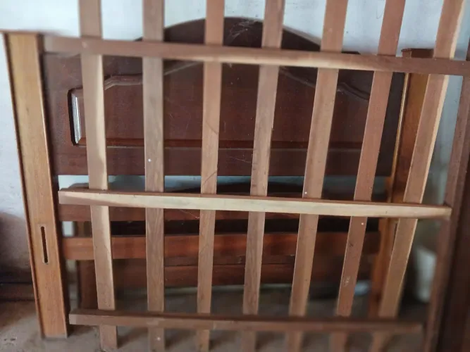 Cama de madeira
