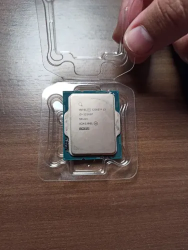 Intel Core i3-12100F
