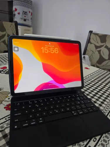 Ipad air 5 chip M1 com teclado magic e caneta 8gb ram 64gb