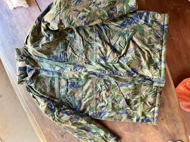 Jaqueta militar camuflada