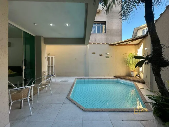 Casa com piscina e 4 dormitórios à venda na Ponta da Praia em178 Santos