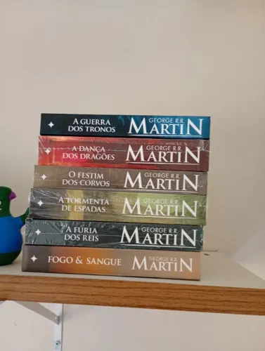 Vendo 6 livros da Saga Game of Thrones