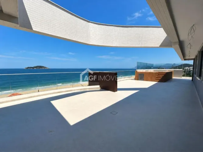 COBERTURA LINEAR FRENTE MAR EM PIRATININGA | 289 M²