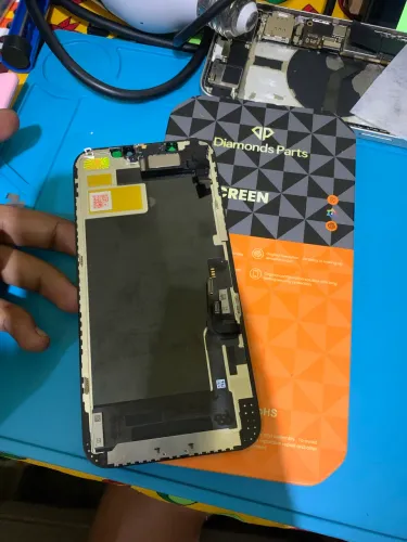Display IPhone 12 diamonds 