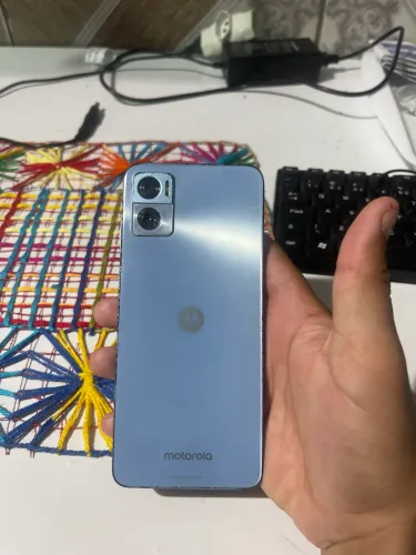 Motorola moto E22 , pra retirar peça! Obs : a tela do aparelho é nova!.