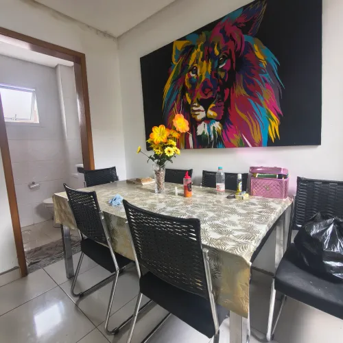 Mesa com 8 cadeiras 