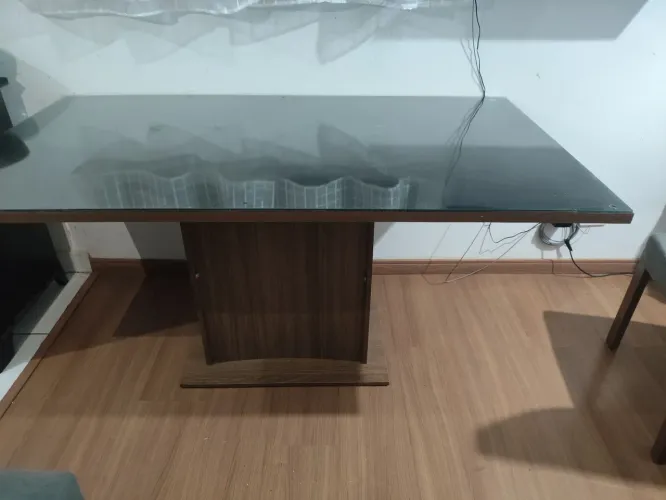 Conjunto mesa de jantar 6 cadeiras estofadas