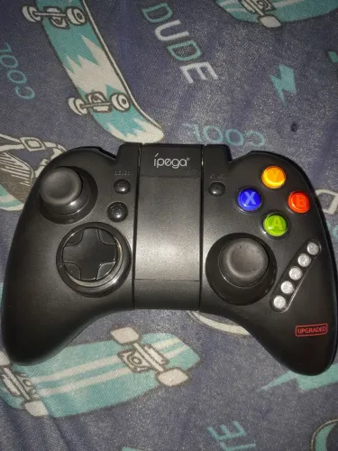 Controle ipega 9021s usado um pouco empoeirado mas está em ótimo estado