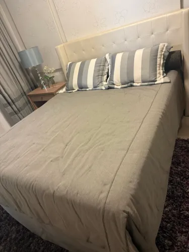 Cama box casal cabeceira em courino