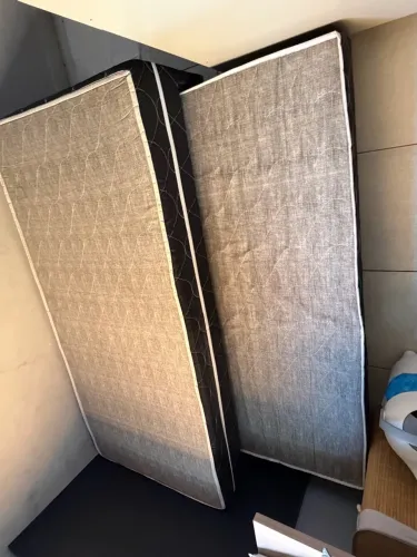 Cama solteiro com bicama