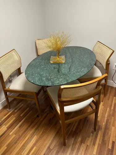 Mesa Saarinen 1,20 x 0,90 em MARMORE VERDE GUATEMALA