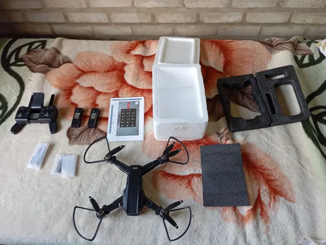 Vendo drone semi novo, pouco uso em excelente estado de conservação + acessórios.