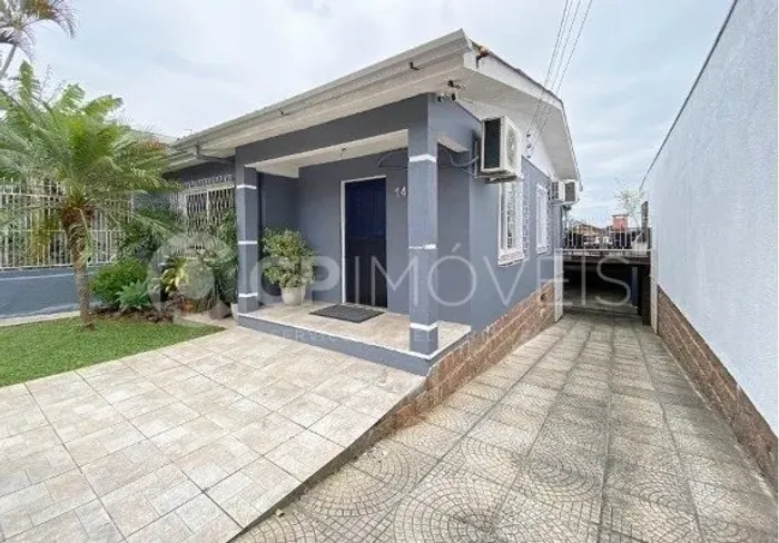 Casa a venda no bairro Sarandi com 144m²