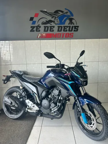 Fazer 250 ZERO km emplacada