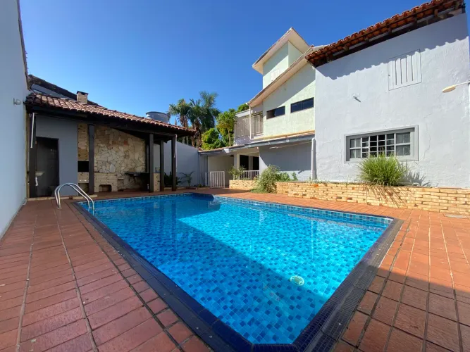 Sobrado com 5 Quartos, 4 Suítes, Piscina e Área Gourmet à Venda na 110 Sul Palmas/TO