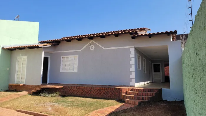 Excelente casa no Jardim Novo Mundo com quatro quartos sendo um com suíte