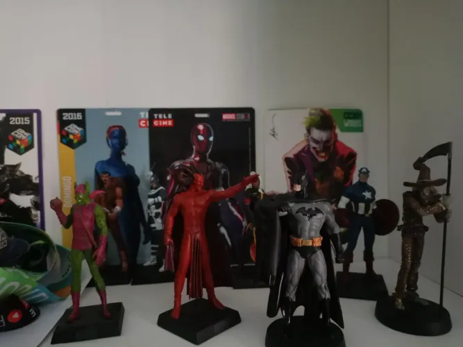 Lote 8 Action figure Eaglemoss DC e Marvel...