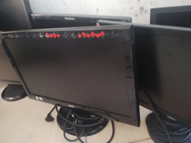 Vende se 11 computadores estão todos funcionando em perfeito estado para empresa ou part
