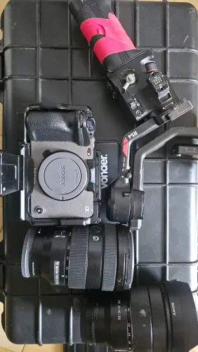 KIT CINEMA: Sony FX3+Ronin RS4 Combo+LENTES SONY 16-35MM F4 ZEISS E SONY G 24-105 F4  