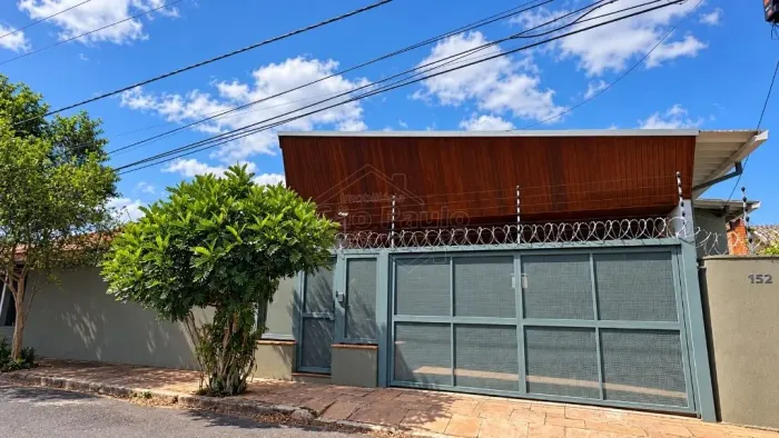 Casa à venda no Centro de Araraquara próxima ao Clube Araraquarense