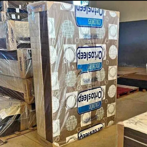 Cama casal com colchão embutido