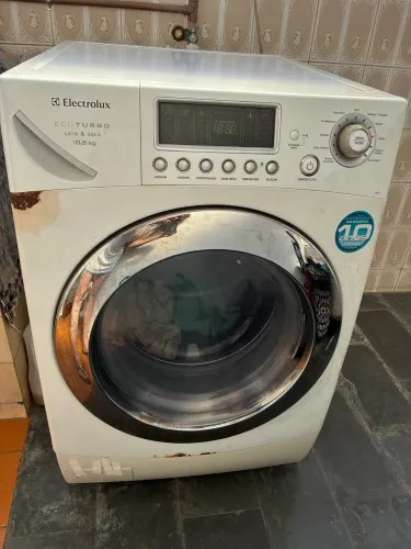 Máquina de lavar  "Lava e seca"