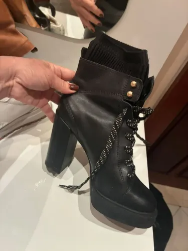 BOTA AREZZO SEMI NOVA N° 34