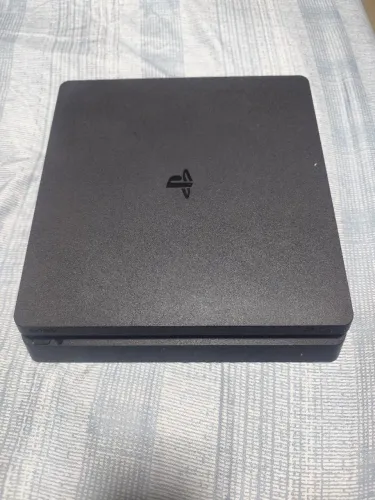 Vendo PlayStation 4 slim 408,5 GB preto