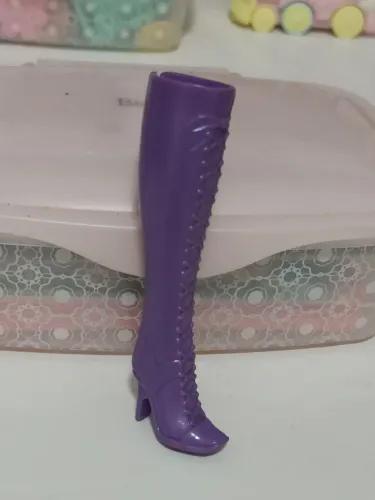 BOTA BARBIE MOSQUETEIRA ROXA 