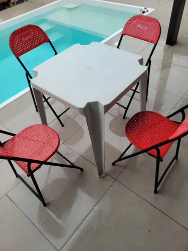 Mesa com 4 cadeiras