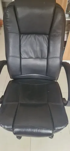 Cadeira de escritorio em couro