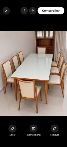 Mesa de jantar 8 lugares na madeira, e tampo de vidro. 