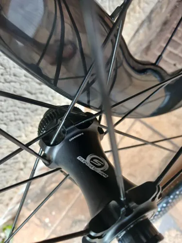 Roda de carbono perfil 50 para speed sem uso