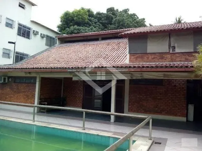Ponto Comercial, 750m², à venda em Rio de Janeiro, Campo Grande