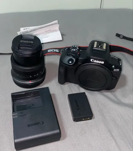 Canon Eos R100