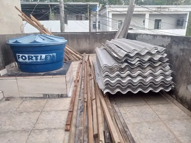 40 telhas fibrocimento + 90 metros de angelim pedras (4x7cm) (usado)