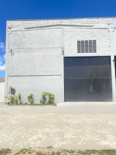 Galpão c/ 198 m , WC novo recém construído!