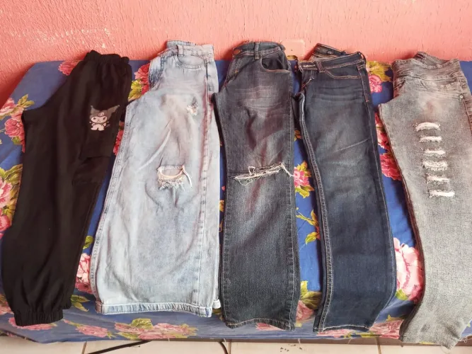 Desapegando desse lote de calça jeans 8/10anos